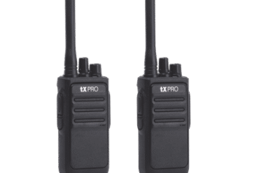 Par de radios analógicos UHF 400-470 MHz de 2 watts de potencia.